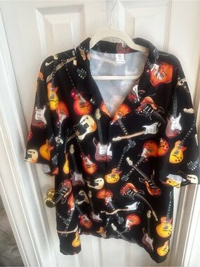 Men’s XL Black Guitar Print Short Sleeve Shirt
